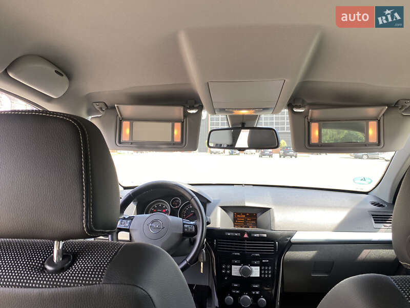 Універсал Opel Astra 2009 в Луцьку