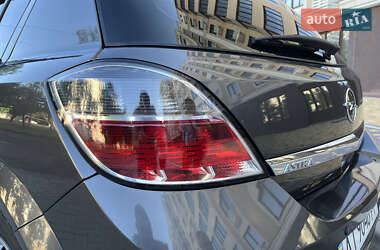 Хэтчбек Opel Astra 2012 в 