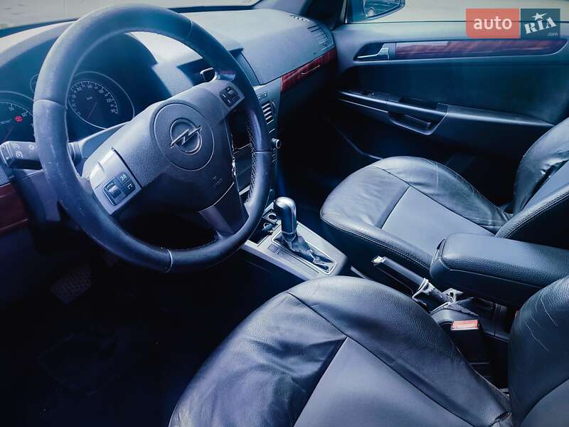 Универсал Opel Astra 2004 в Ужгороде