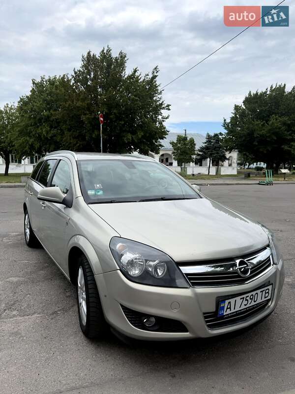 Opel Astra 2010