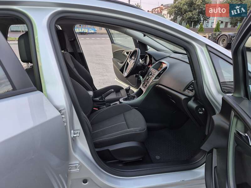 Універсал Opel Astra 2015 в Одесі