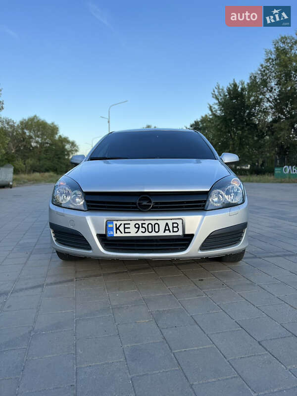 Хетчбек Opel Astra 2006 в Горішніх Плавнях