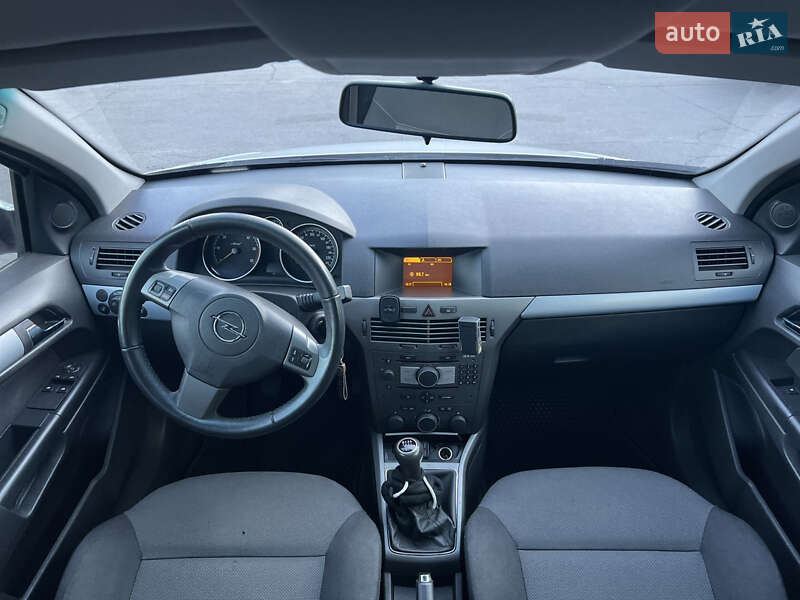 Хетчбек Opel Astra 2006 в Горішніх Плавнях