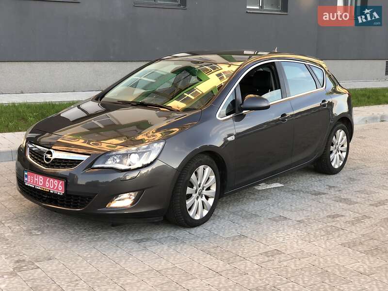 Хэтчбек Opel Astra 2012 в Львове