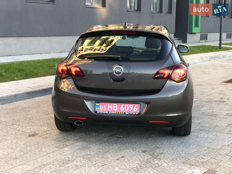 Хэтчбек Opel Astra 2012 в Львове