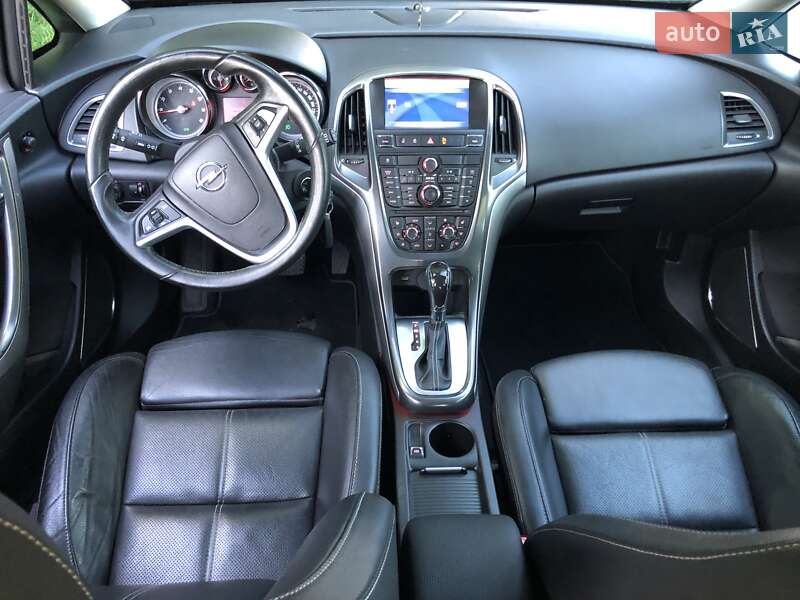 Хэтчбек Opel Astra 2012 в Львове