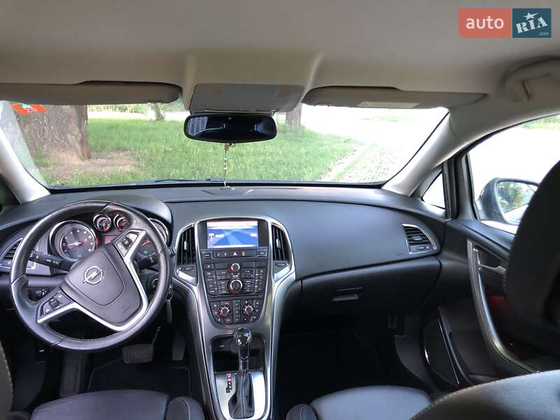 Хэтчбек Opel Astra 2012 в Львове