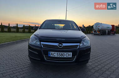 Универсал Opel Astra 2010 в Луцке