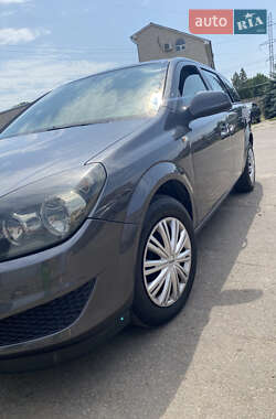 Универсал Opel Astra 2012 в 