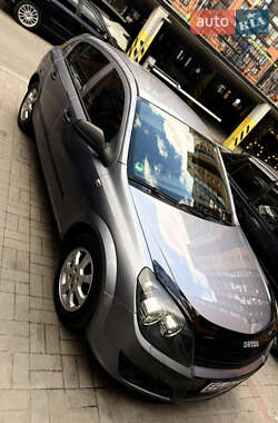 Хетчбек Opel Astra 2005 в Луцьку