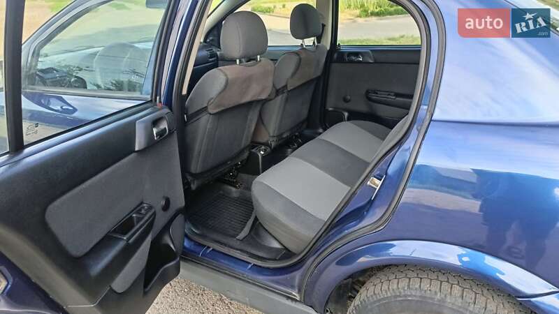 Седан Opel Astra 2005 в Путивле