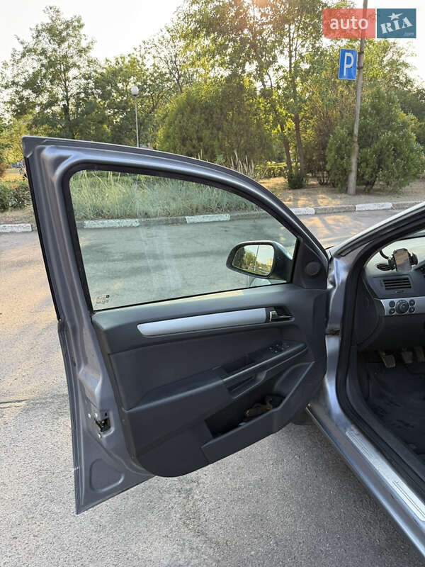 Универсал Opel Astra 2010 в Никополе
