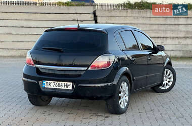 Хэтчбек Opel Astra 2005 в 