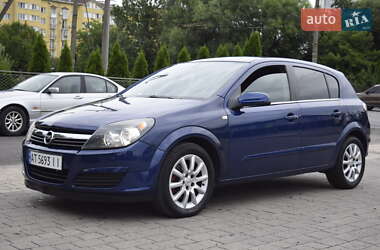 Хэтчбек Opel Astra 2004 в 