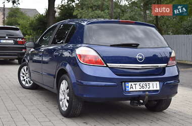 Хэтчбек Opel Astra 2004 в 