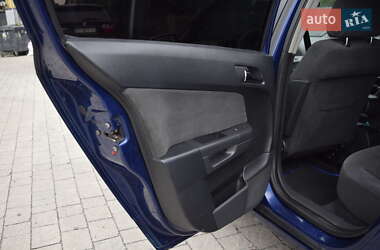 Хэтчбек Opel Astra 2004 в 