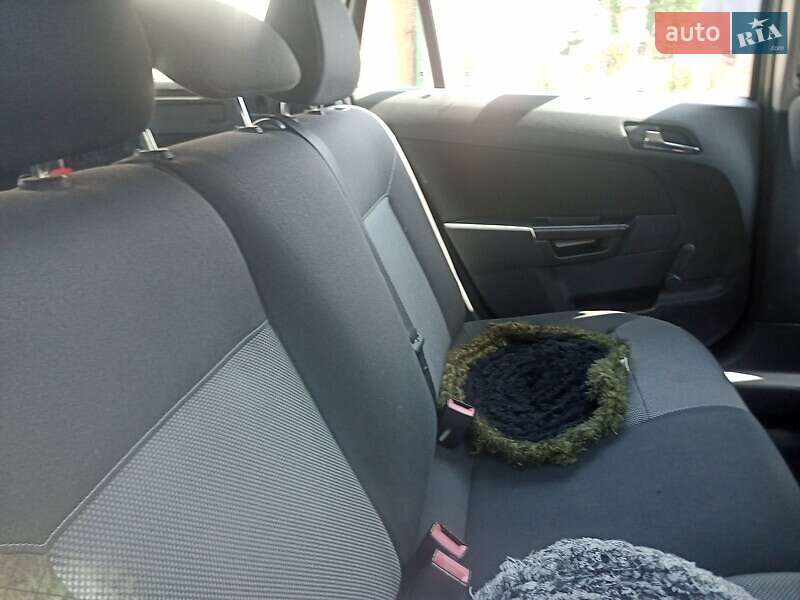 Универсал Opel Astra 2009 в Миргороде