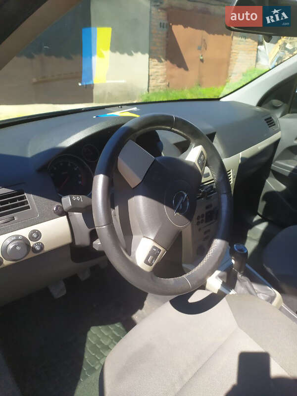 Хэтчбек Opel Astra 2008 в Харькове