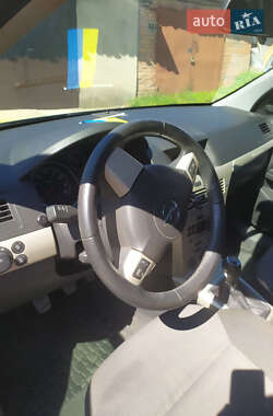 Хэтчбек Opel Astra 2008 в 