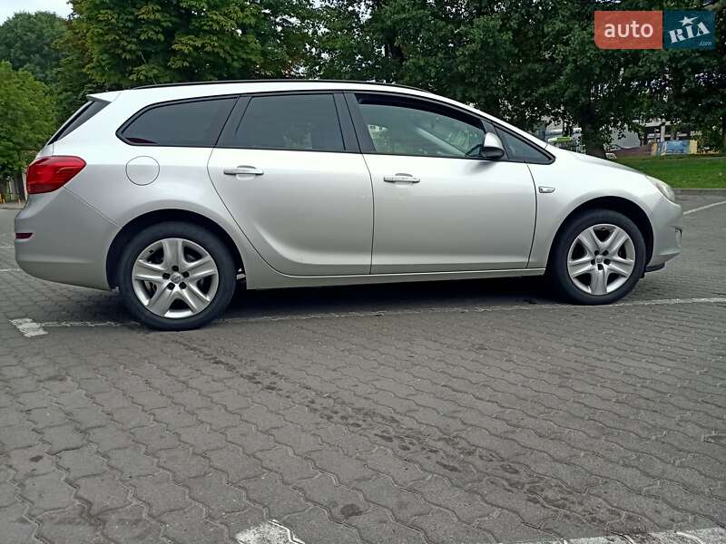 Универсал Opel Astra 2011 в Хмельницком