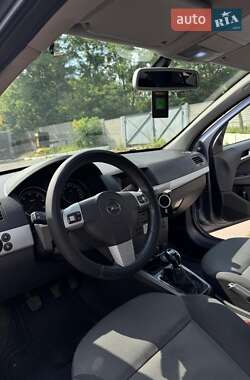 Хэтчбек Opel Astra 2007 в 