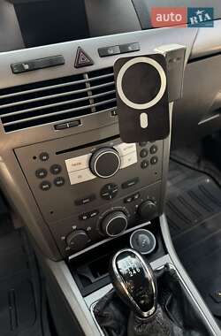 Хэтчбек Opel Astra 2007 в 