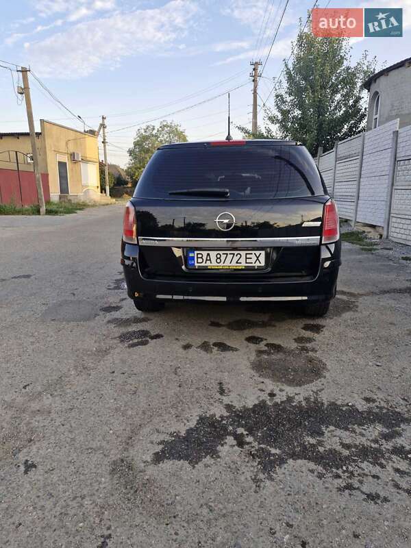 Универсал Opel Astra 2005 в Знаменке