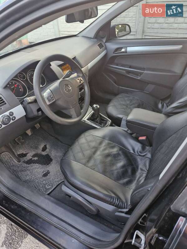 Универсал Opel Astra 2005 в Знаменке