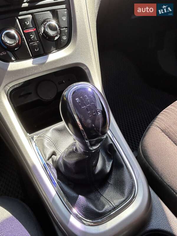 Универсал Opel Astra 2012 в Сумах