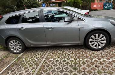 Универсал Opel Astra 2011 в 