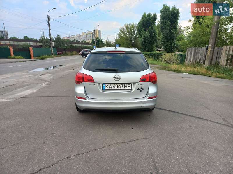 Универсал Opel Astra 2011 в Киеве