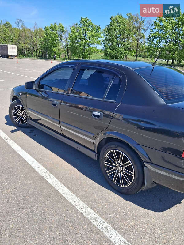 Седан Opel Astra 2006 в Кропивницькому