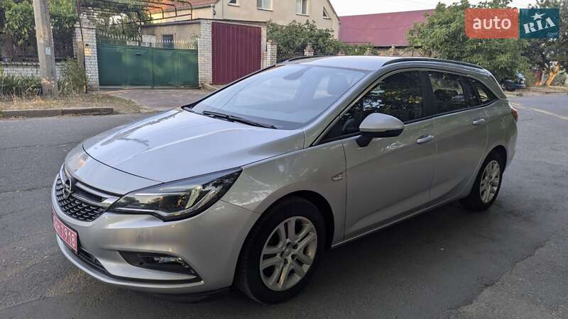Универсал Opel Astra 2017 в Николаеве