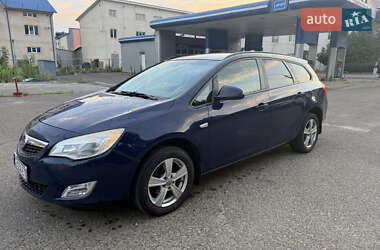 Универсал Opel Astra 2011 в Черновцах