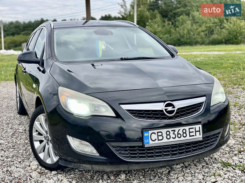 Універсал Opel Astra 2011 в Новояворівську