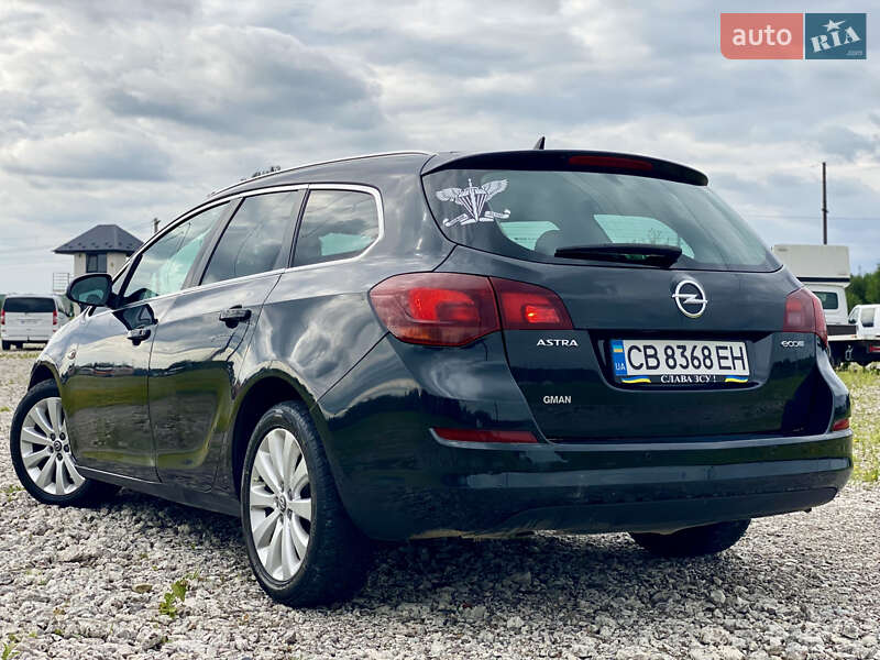 Універсал Opel Astra 2011 в Новояворівську