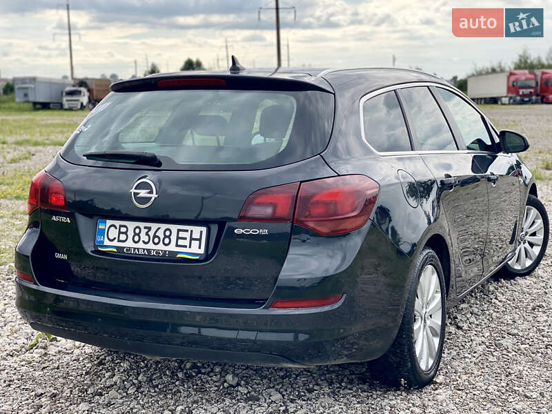 Універсал Opel Astra 2011 в Новояворівську