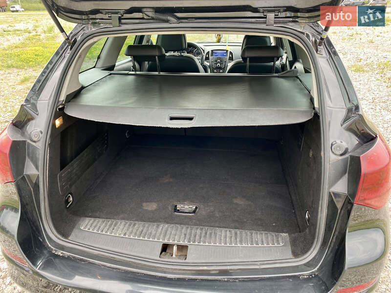 Універсал Opel Astra 2011 в Новояворівську