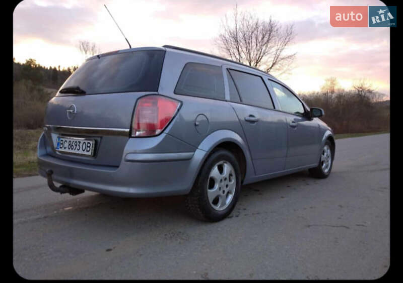 Універсал Opel Astra 2004 в Старому Самборі