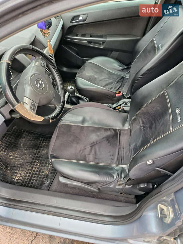 Універсал Opel Astra 2004 в Старому Самборі