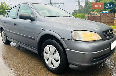 Седан Opel Astra 2006 в Киеве