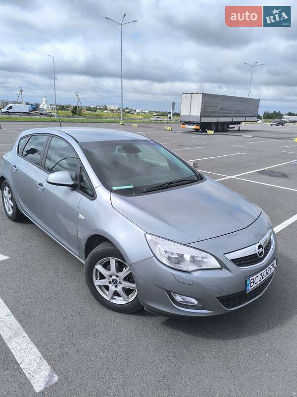 Хетчбек Opel Astra 2011 в Львові