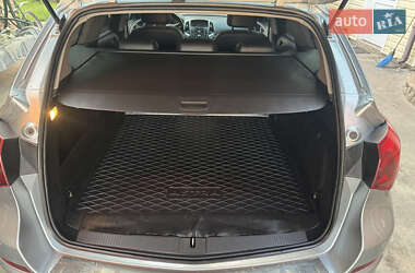 Универсал Opel Astra 2011 в 