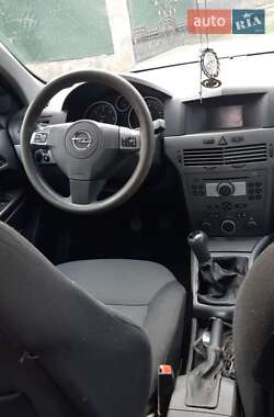 Универсал Opel Astra 2005 в 
