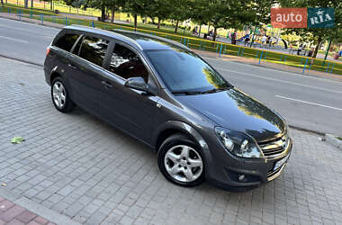 Универсал Opel Astra 2010 в Могилев-Подольске
