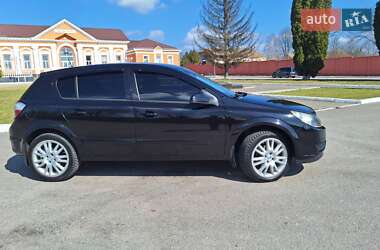 Хэтчбек Opel Astra 2004 в 