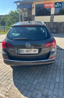 Универсал Opel Astra 2014 в Стрые