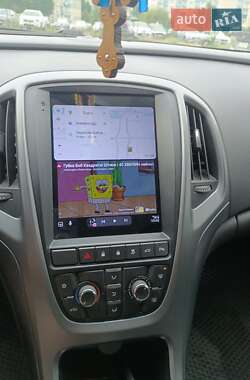 Універсал Opel Astra 2013 в 