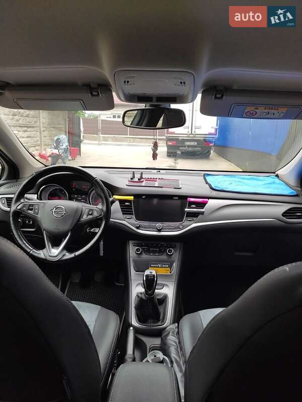 Универсал Opel Astra 2018 в Новояворовске