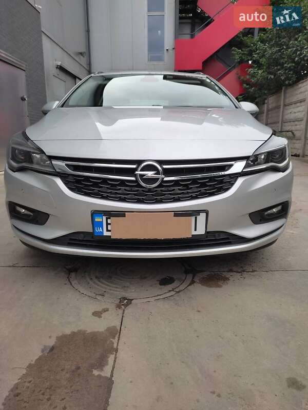 Универсал Opel Astra 2018 в Новояворовске